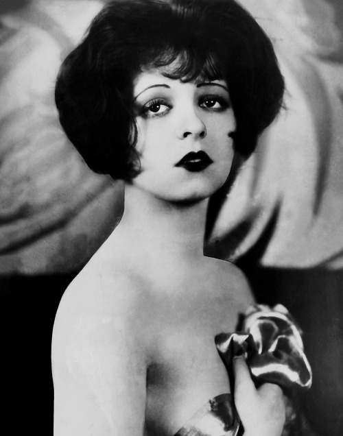 ClaraBow_shoulders